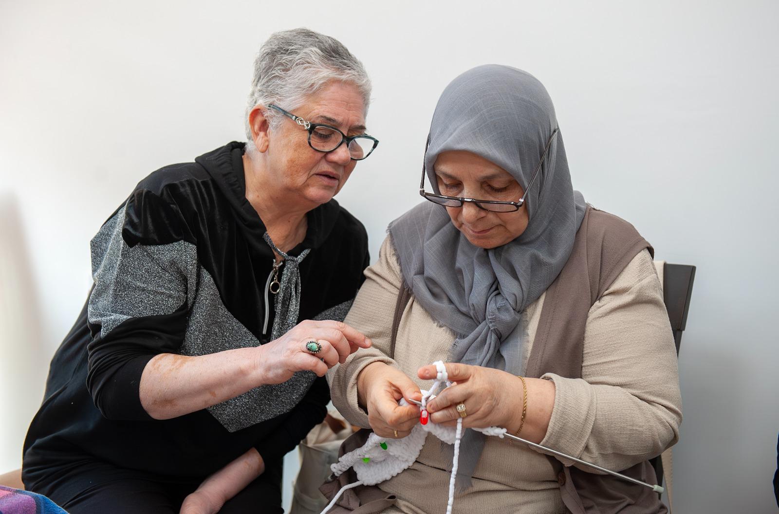 Karşıyaka Belediyesi’nin kadınlara yönelik kursları, yaklaşık 300 kadına meslek edinme