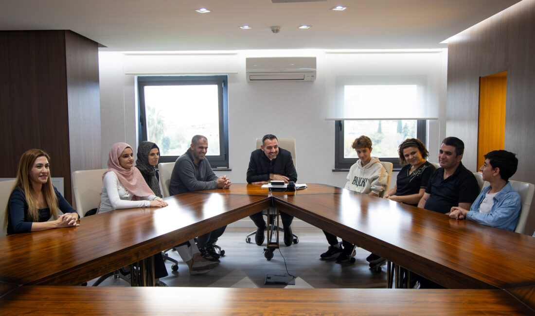 Lgs Ve Yks’de Başarı Elde Eden Öğrencilerden Başkan Vekili Çiçek’e