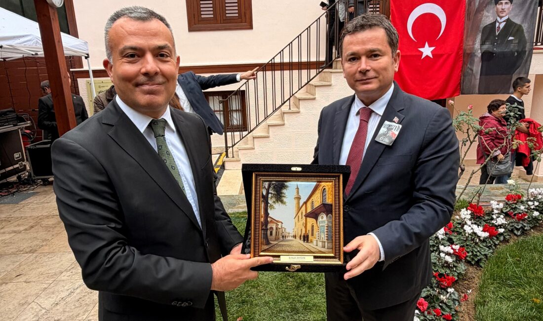 Osmangazi Belediye Başkanı Erkan Aydın, Türkiye Cumhuriyeti’nin kurucusu Mustafa
Kemal Atatürk’ün