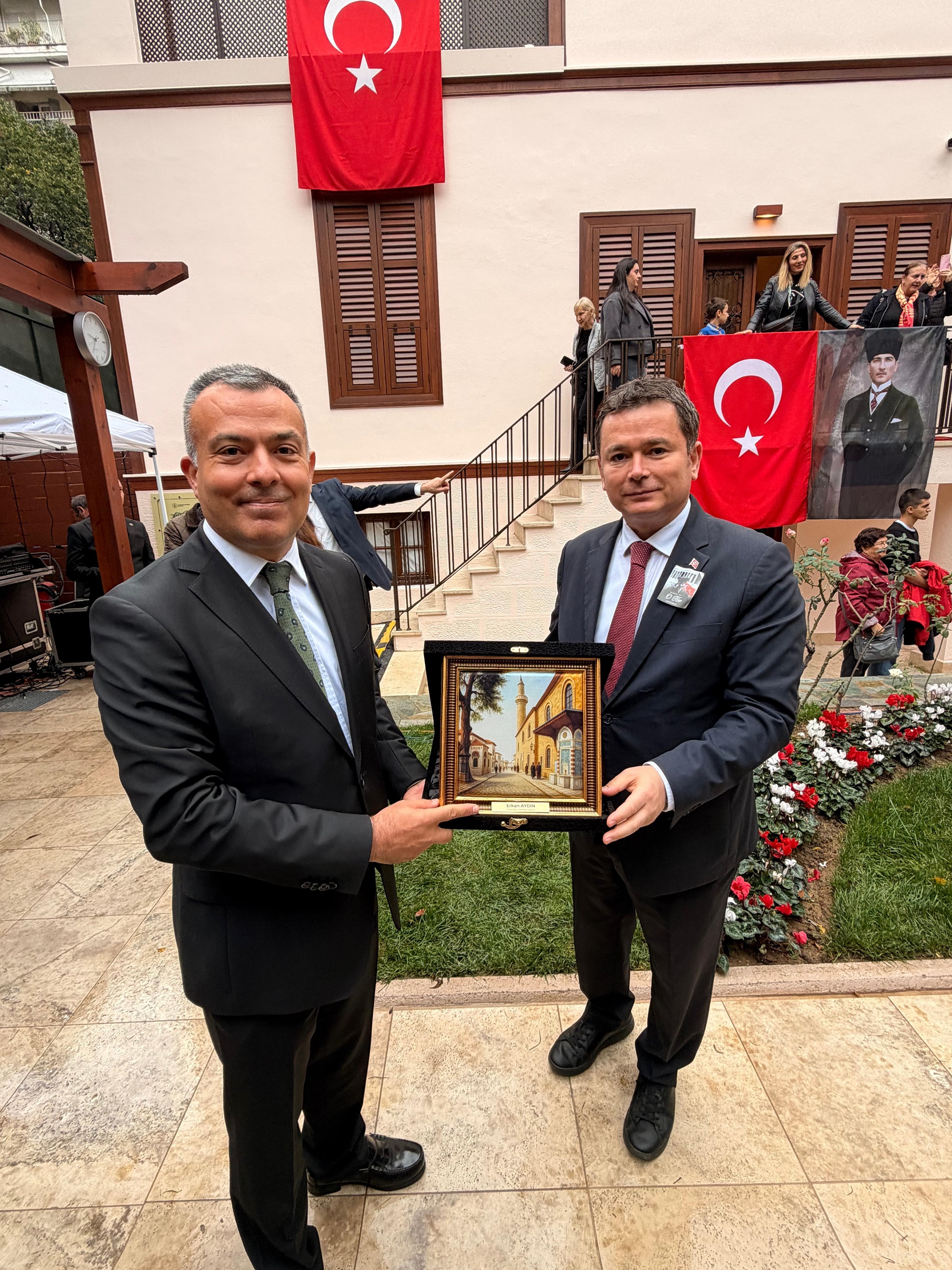 Osmangazi Belediye Başkanı Erkan Aydın, Türkiye Cumhuriyeti’nin kurucusu Mustafa
Kemal Atatürk’ün