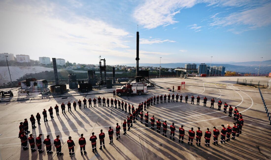 İzmir İtfaiyesi’nden 10 Kasım’da Anlamlı Tören İzmir İtfaiyesi’nden 10 Kasım’da Anlamlı Tören “Türkiye Cumhuriyeti’nin kurucusu Mustafa