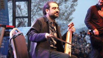 Kdz. Ereğli’de, Selçuk Balcı’yla Karadeniz Rüzgarı Esti Kdz. Ereğli Belediyesi’nin düzenlediği 16. Hamsi Festivali’nin finalinde Karadeniz
müziğinin güçlü