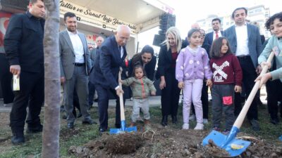 Yenimahalle’de Ağaç Dikme Töreni: Cumhuriyet Mahallesi’nde Ağaçlar Toprakla Buluştu Yenimahalle