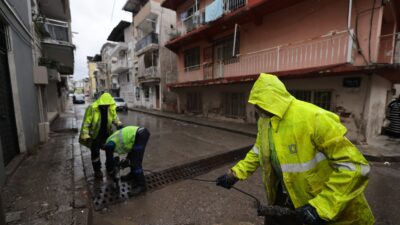 İzmir’de Yağış Seferberliği: 750 Personel, 210 Araç Ve 24 Saat