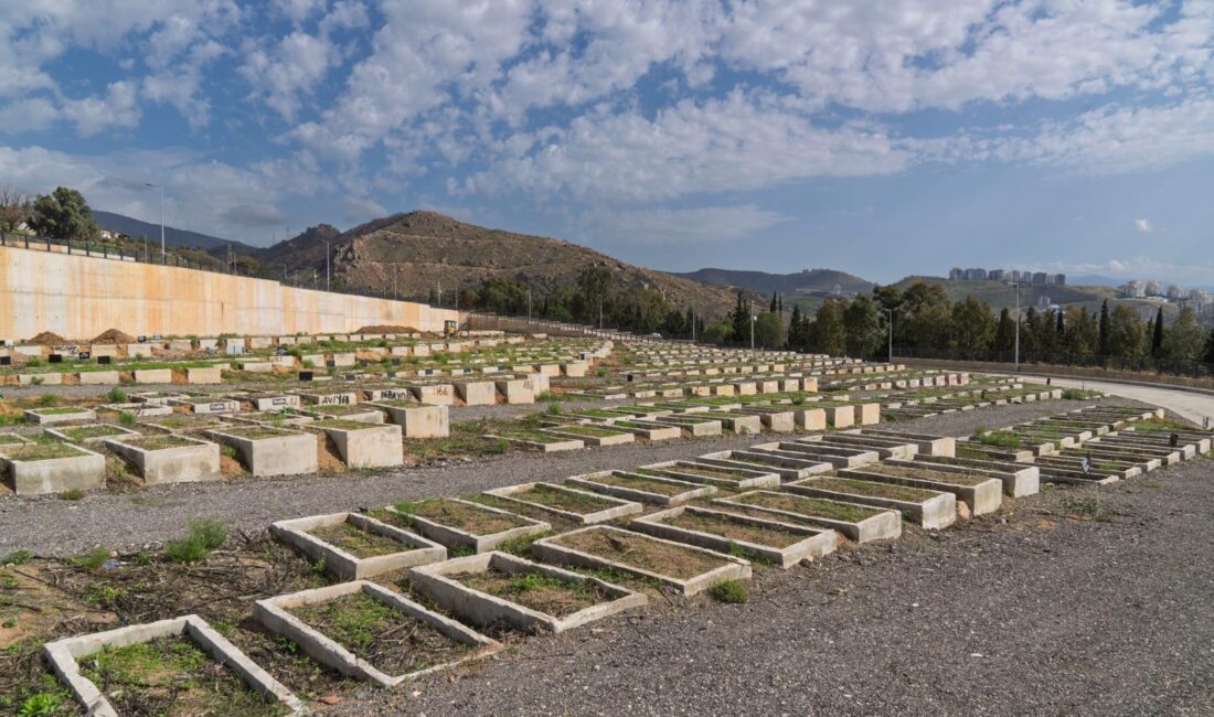İzmir Büyükşehir Örnekköy’de Çift Katlı Mezarlık Hizmete Açıyor İzmir Büyükşehir