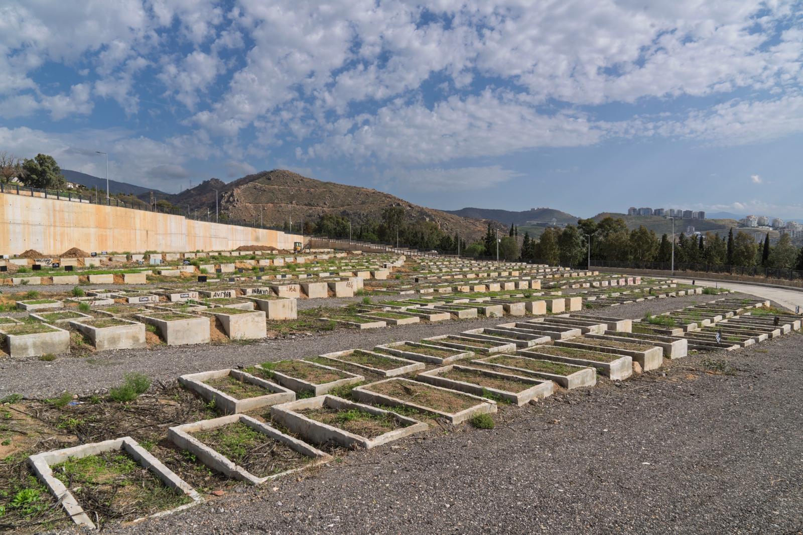 İzmir Büyükşehir Örnekköy’de Çift Katlı Mezarlık Hizmete Açıyor İzmir Büyükşehir
