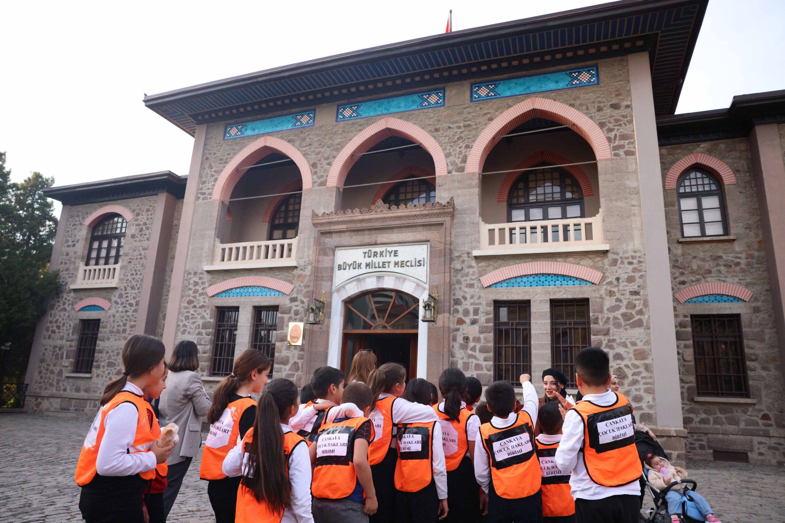 Çankaya Belediyesi, dezavantajlı bölgelerden gelen çocukları "Kentim ve Haklarım" gezisinde