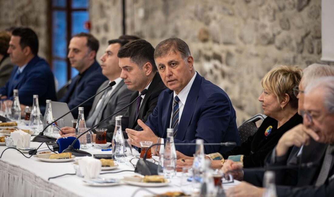 İzmir Büyükşehir Belediye Başkanı Cemil Tugay: Önceliğimiz Bertaraf Tesisleri İzmir Ekonomik Kalkınma Koordinasyon Kurulu'nun (İEKKK) 140'ıncı toplantısı, İzmir Büyükşehir