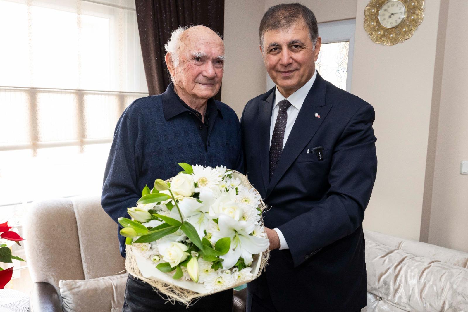 İzmir Büyükşehir Belediye Başkanı Dr. Cemil Tugay, 24 Kasım Öğretmenler