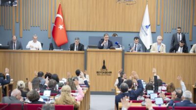 İzmir Büyükşehir Belediye Başkanı Dr. Cemil Tugay idaresinde toplanan İzmir