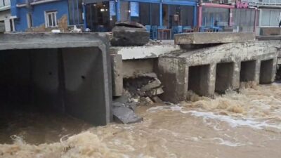 İzmir genelindeki yağışlar özellikle Karaburun, Foça, Çeşme, Dikili ilçelerinde etkili