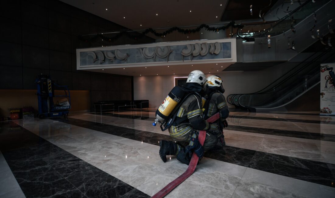 İzmir’in Konak ilçesinde bulunan Swissotel Büyük Efes’te İzmir İtfaiye Dairesi