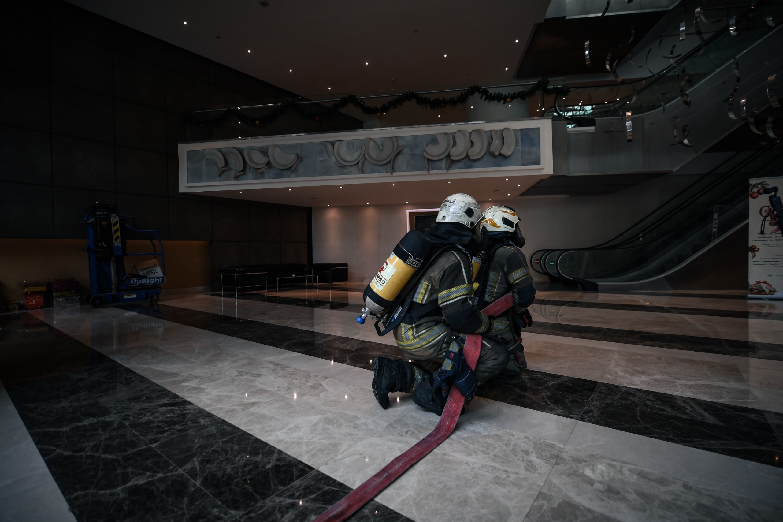 İzmir’in Konak ilçesinde bulunan Swissotel Büyük Efes’te İzmir İtfaiye Dairesi