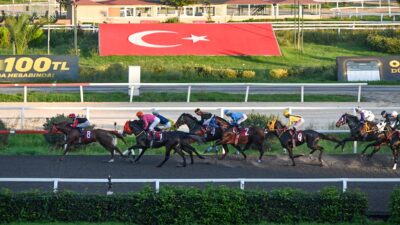 İstanbul Veliefendi Hipodromu, bu yıl 9. kez düzenlenen “Yürüyen Köşk