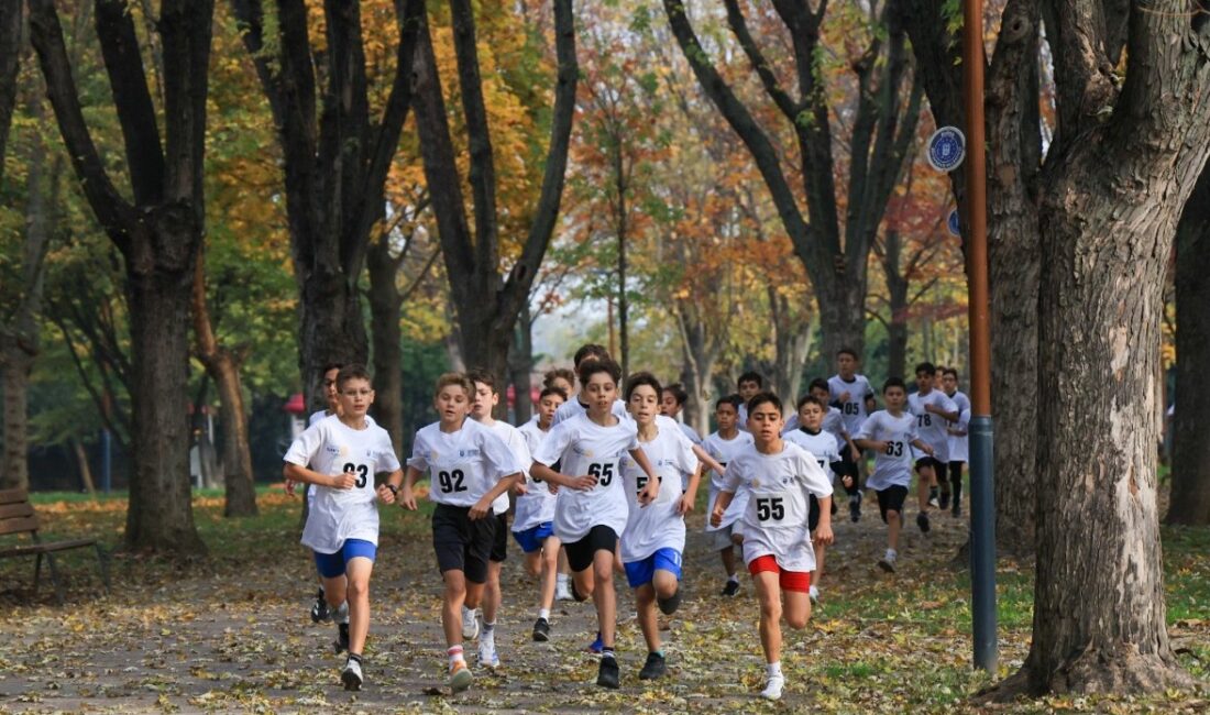 Başöğretmen Atatürk Kros Yarışması Nefes Kesti Başöğretmen Atatürk Kros Yarışması Nefes Kesti Bu yıl 17.’si düzenlenen