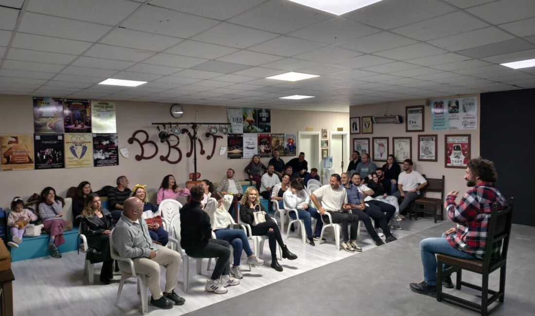 Burhaniye Belediyesi Kent Tiyatrosu 2025–2026 Sezonu Eğitim Çalışmaları Başladı Burhaniye Belediyesi Kent Tiyatrosu 2025–2026 Sezonu Eğitim Çalışmaları Başladı 1999