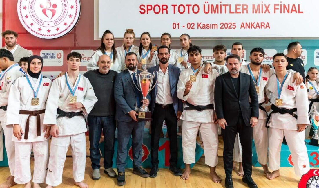 İzmir’in Judocuları Yenilgisiz Şampiyon İzmir Büyükşehir Belediyesi Spor Kulübü Judo Takımı, genç sporcularla yakaladığı