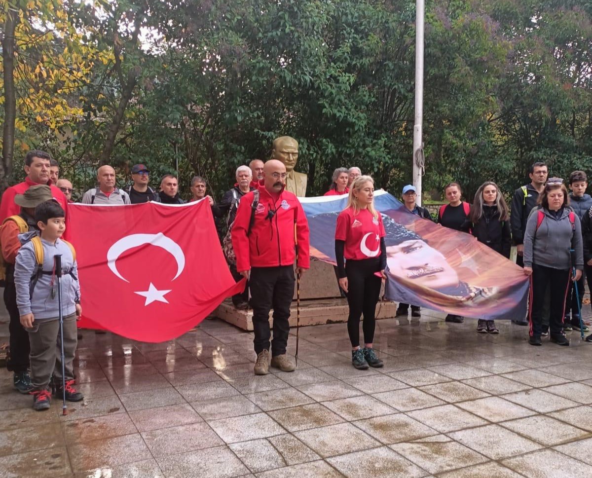 Turgutlu Belediyesi Turbeldak’tan Ata’ya Saygı Yürüyüşü Turgutlu Belediyesi Dağcılık Akademisi