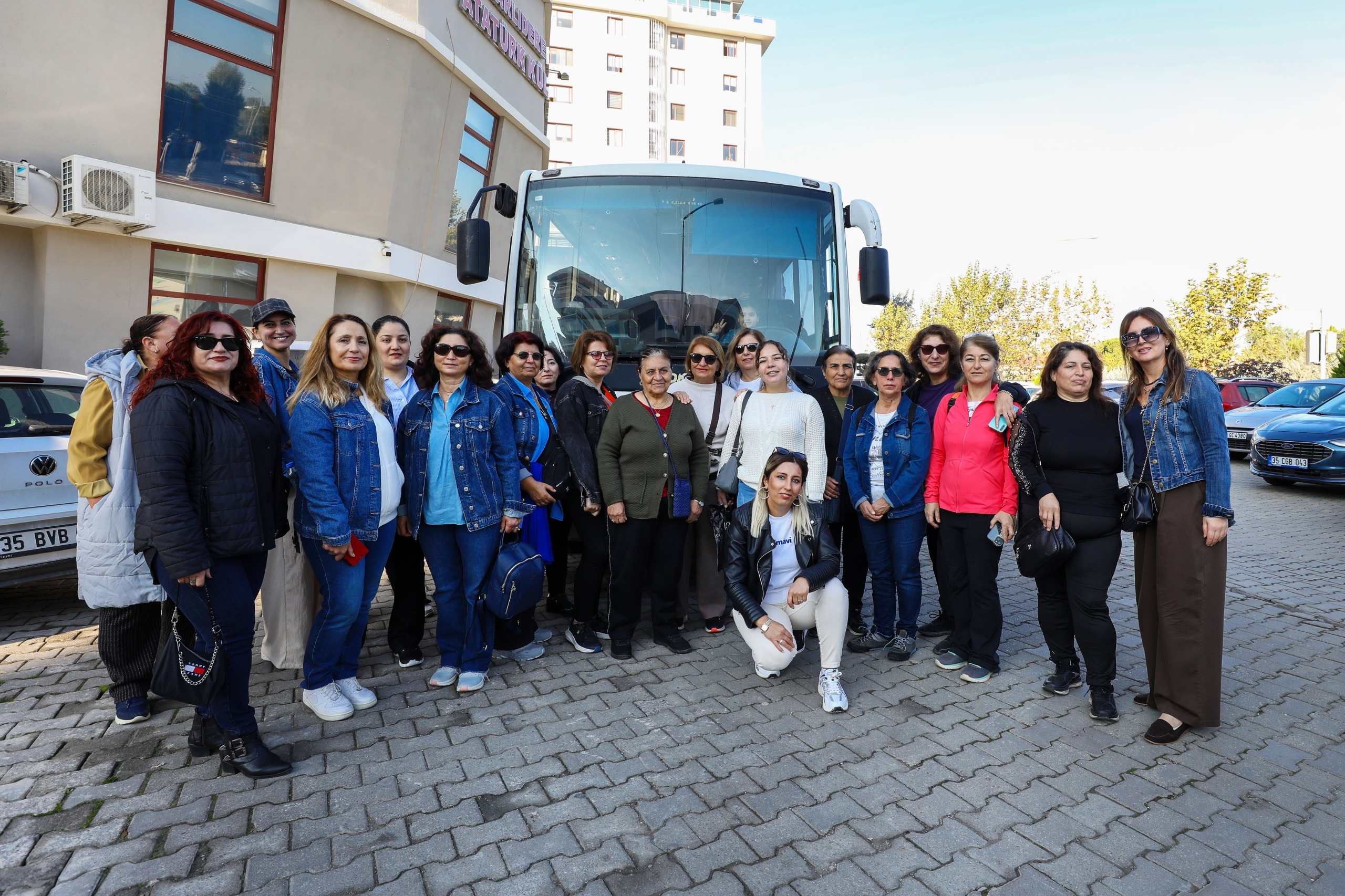 Narlıdere Belediyesi’nden Gönüllülere Teşekkür Narlıdere Belediyesi, kadınlara, çocuklara ve özel
