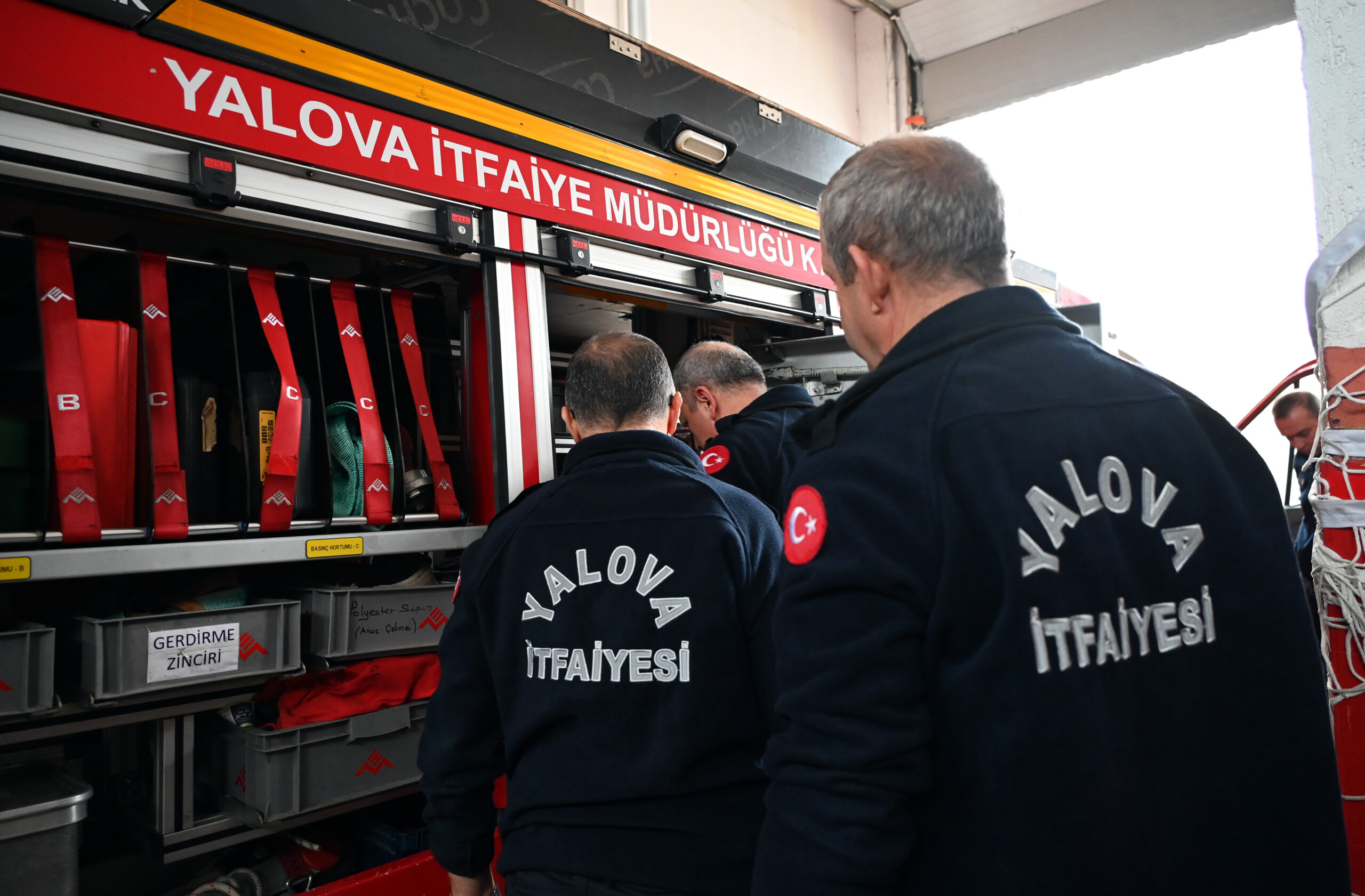 Yalova Belediyesi İtfaiye Müdürlüğü, sonbahar dönemiyle birlikte ekipman, araç ve