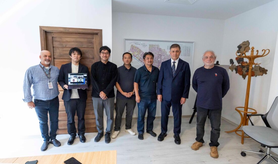 İzmir ile Japonya Arasında Körfez Temizliği İçin İş Birliği İzmir Büyükşehir Belediye Başkanı Dr. Cemil Tugay, kıyı temizliği ile