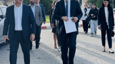 TÜRSAB GENEL KURULU TARİHİ BİR PROTESTOYA SAHNE OLDU TÜRSAB'DA 8 MİLYON 230 BİN LİRALIK İSRAF PATLADI, HACIALİOĞLU KİTAPLARI