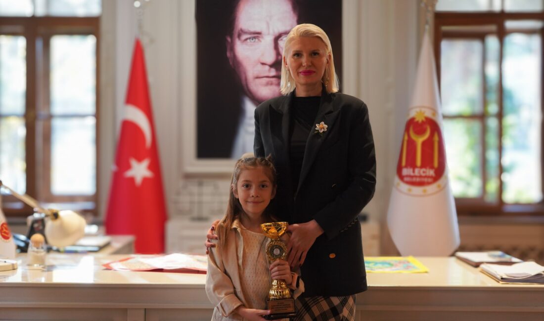 Melek Mızrak Subaşı, Şiir ve Resim Yarışmasında Dereceye Girenlere Ödüllerini Verdi Melek Mızrak Subaşı, Şiir ve Resim Yarışmasında Dereceye Girenlere Ödüllerini