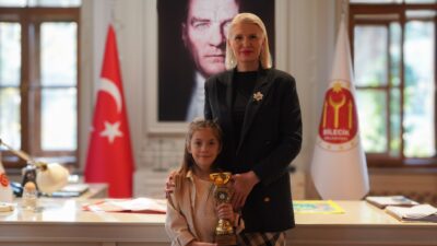 Melek Mızrak Subaşı, Şiir ve Resim Yarışmasında Dereceye Girenlere Ödüllerini