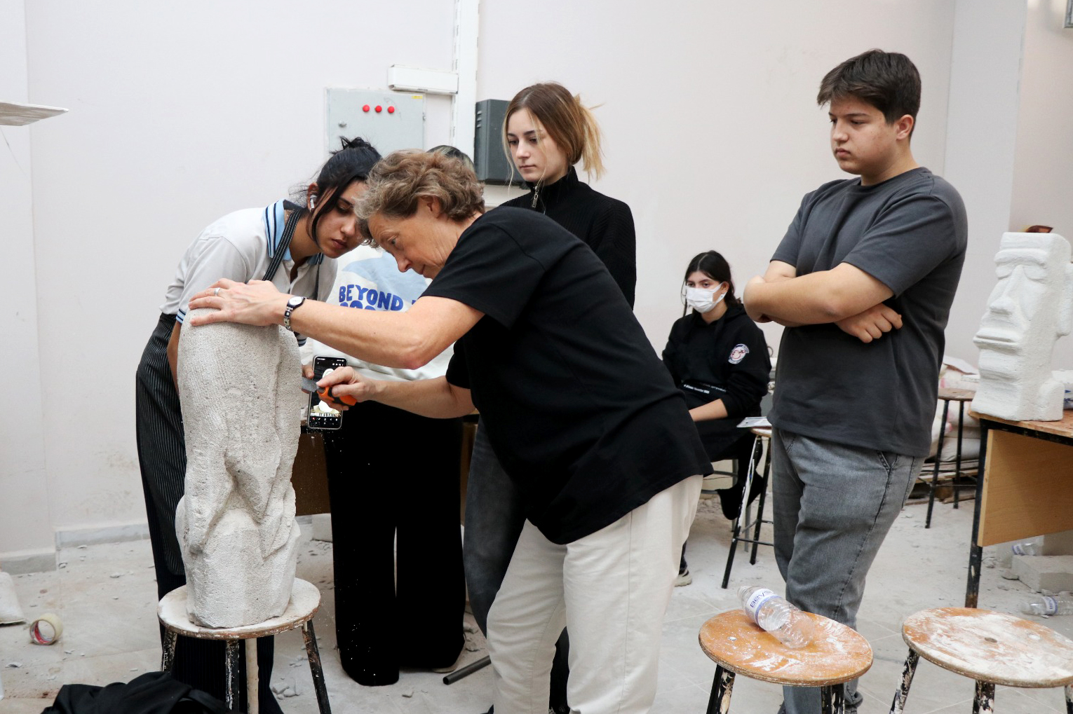 20. Uluslararası Alanya Taş Heykel Sempozyumu Kapsamında Heykeltıraşlar Öğrencilerle Buluştu