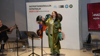 Nilüfer Belediyesi'nin "Gastroetnomüzikolojik Kaynatmalar" söyleşi dizisinin ikinci etkinliğinde, Anadolu'nun kaşık