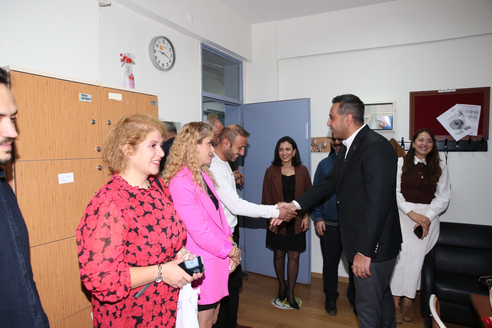 Çiğli Belediyesi’nden Öğretmenler Günü’nde Anlamlı Kutlama Çiğli Belediye Başkanı Onur