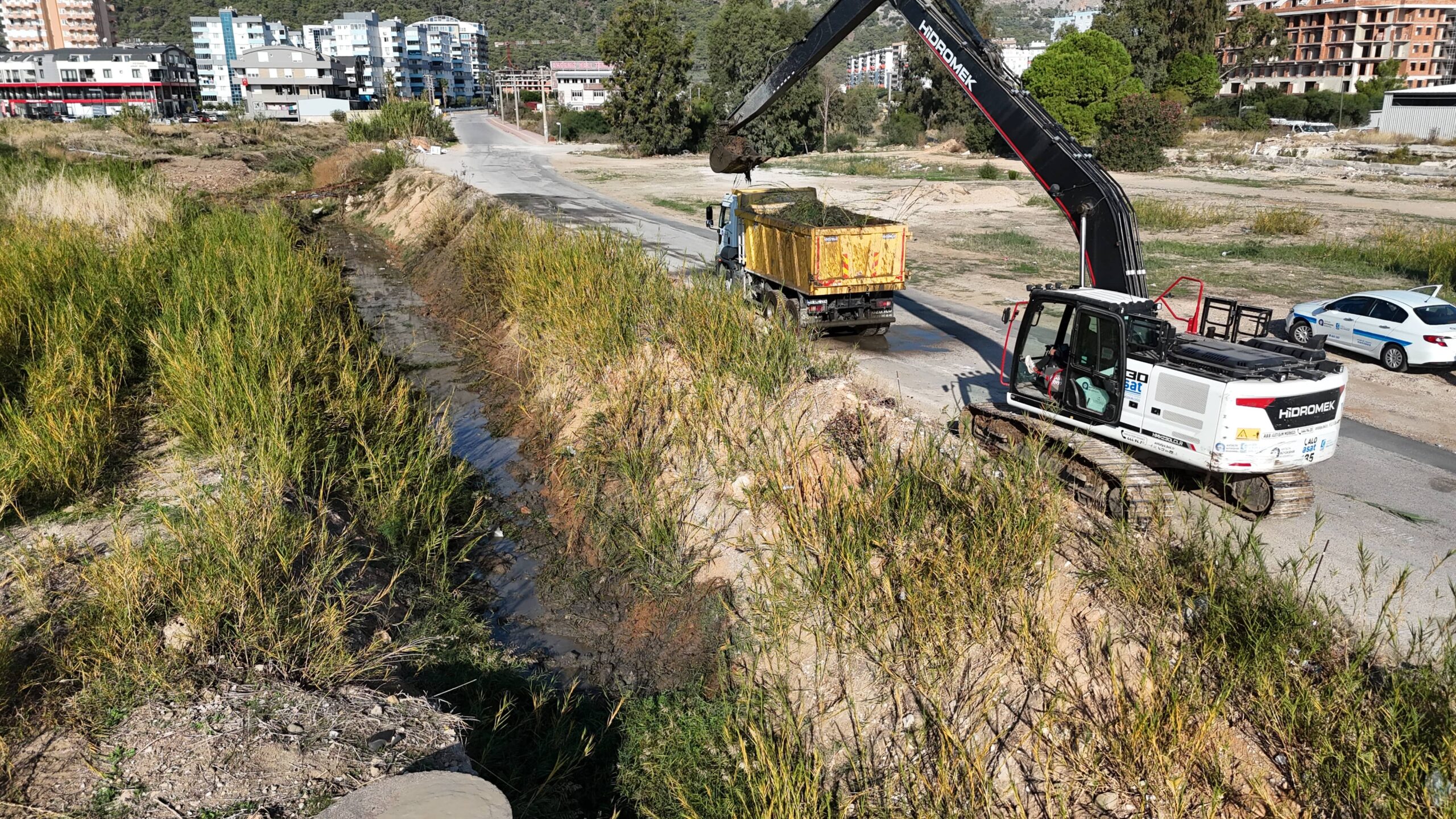 ASAT’tan Taşkın Riskine Karşı Temizlik Seferberliği Antalya Büyükşehir Belediyesi ASAT
