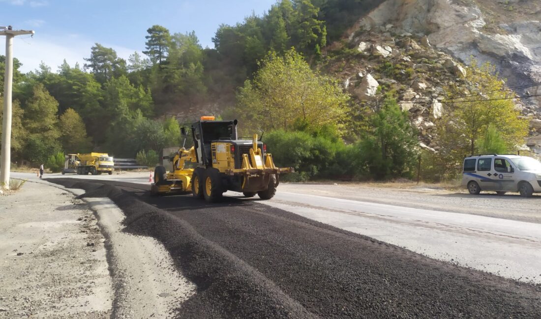 Büyükşehir’den Alanya’nın Kırsal Yollarına Bakım ve Onarım Antalya Büyükşehir Belediyesi Kırsal Hizmetler Dairesi Başkanlığı Alanya ekipleri, ilçede