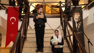 Marmaris Belediyesi’nin düzenlediği “Ata’ya Saygı Gecesi”, resim sergisi ve müzik
dinletileriyle