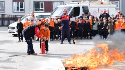 Osmangazi Belediyesi, öğrencilerin afetlere karşı bilinçli ve hazırlıklı bireyler olarak