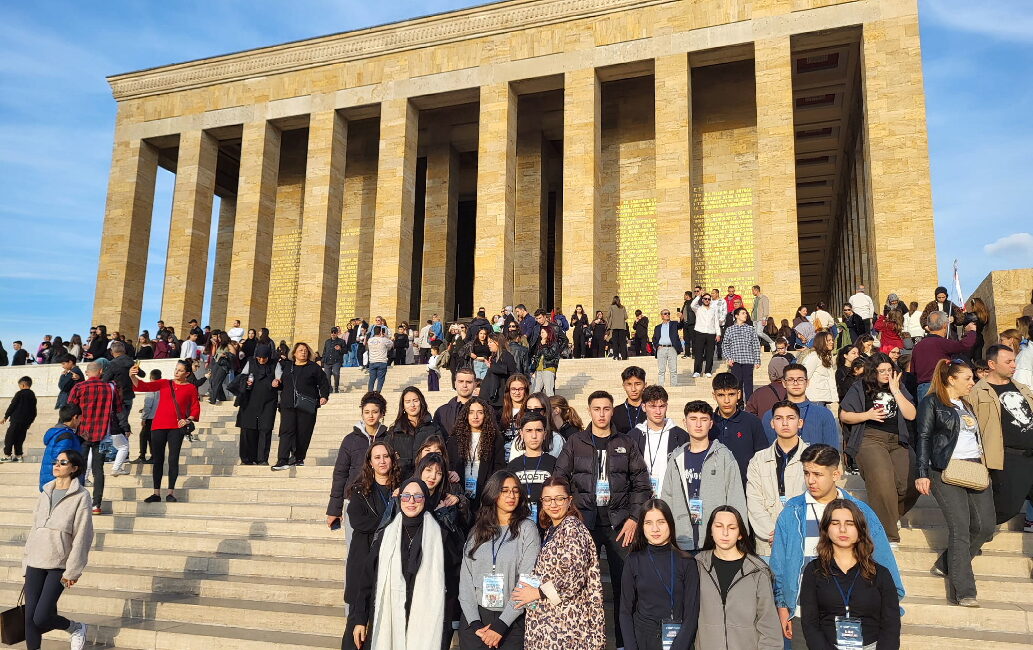 Küçükçekmece Belediyesi 400 Genci Anıtkabir’e Götürdü Küçükçekmece Belediyesi, vefatının 87.