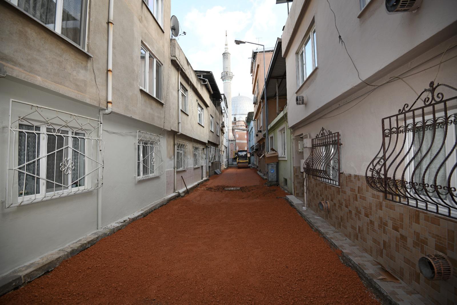 Osmangazi’de Eski Asfaltlar Yenileniyor Osmangazi Belediyesi, ilçe genelinde sürdürdüğü kapsamlı