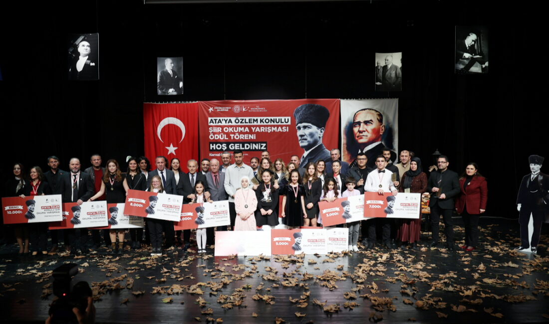 Ata’ya Özlem Şiir Okuma Yarışması’nda Duygulu Anlar Yaşandı Küçükçekmece Belediyesi