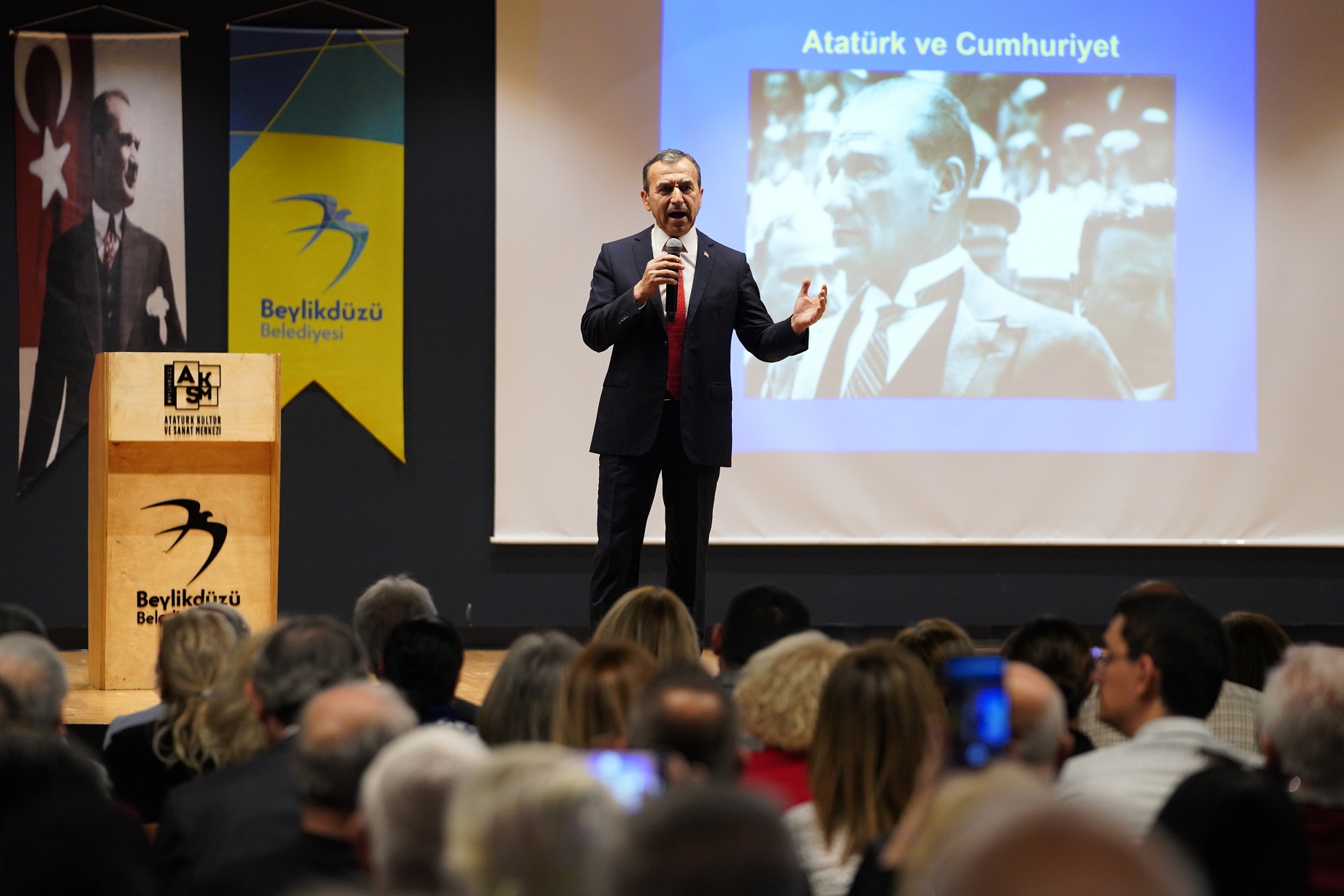 Beylikdüzü Atatürk Kültür ve Sanat Merkezi Emekli Tuğgeneral, Tarihçi ve