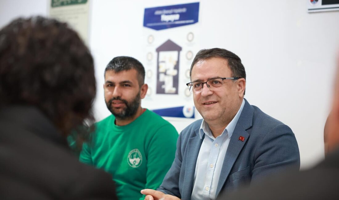 Derince Belediye Başkanı Sertif Gökçe, Güne Emekçilerle Başladı Fen İşleri Müdürlüğü çalışanları ile kahvaltı yaparak güne başlayan Derince