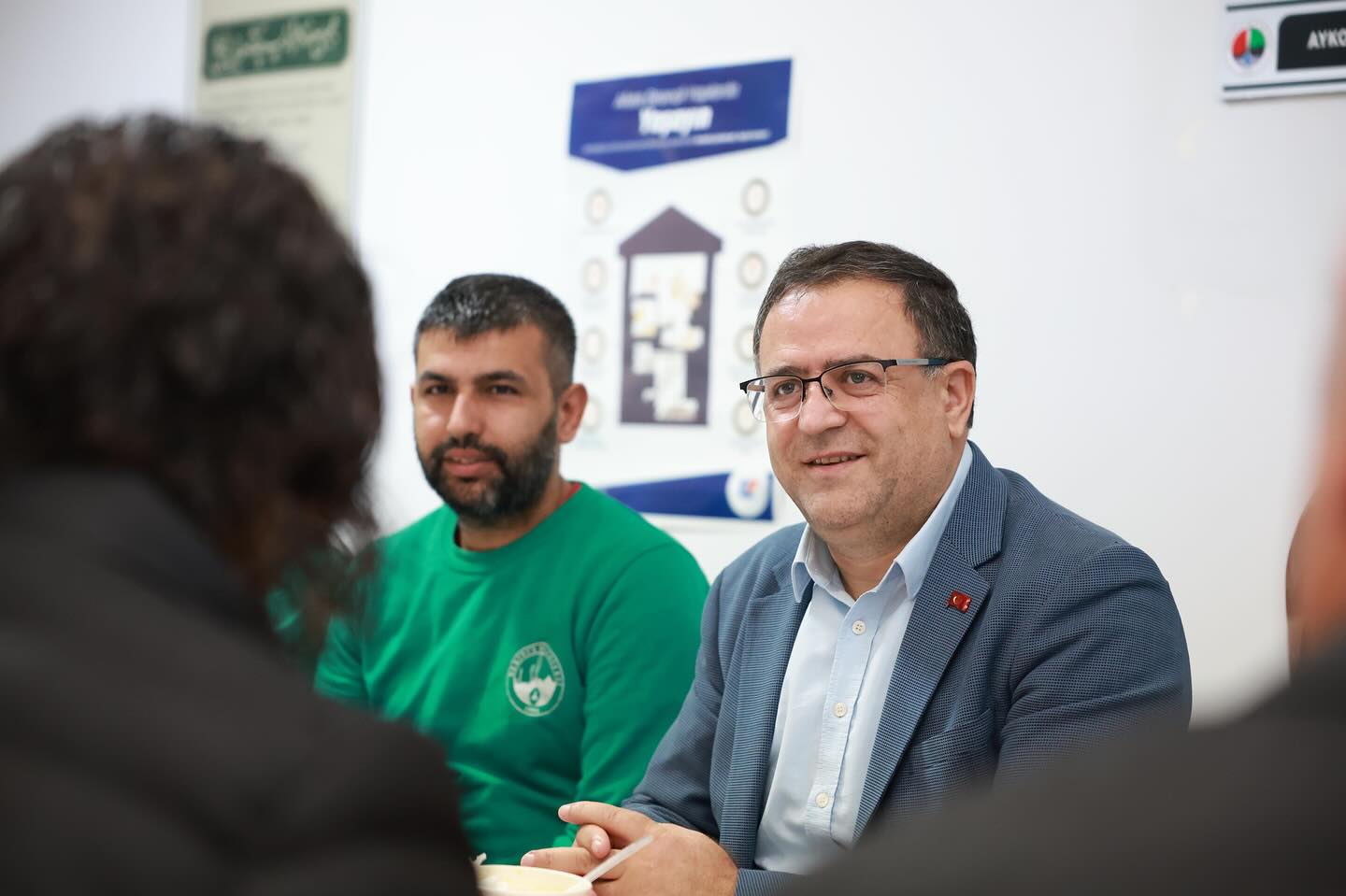 Fen İşleri Müdürlüğü çalışanları ile kahvaltı yaparak güne başlayan Derince