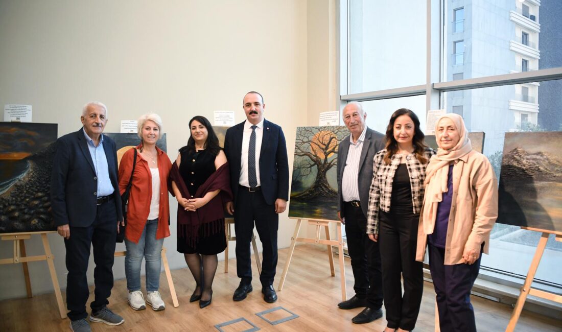 Konyaaltı Belediye Başkanı Cem Kotan,  belediye fuaye alanında ‘Sonbahar ve