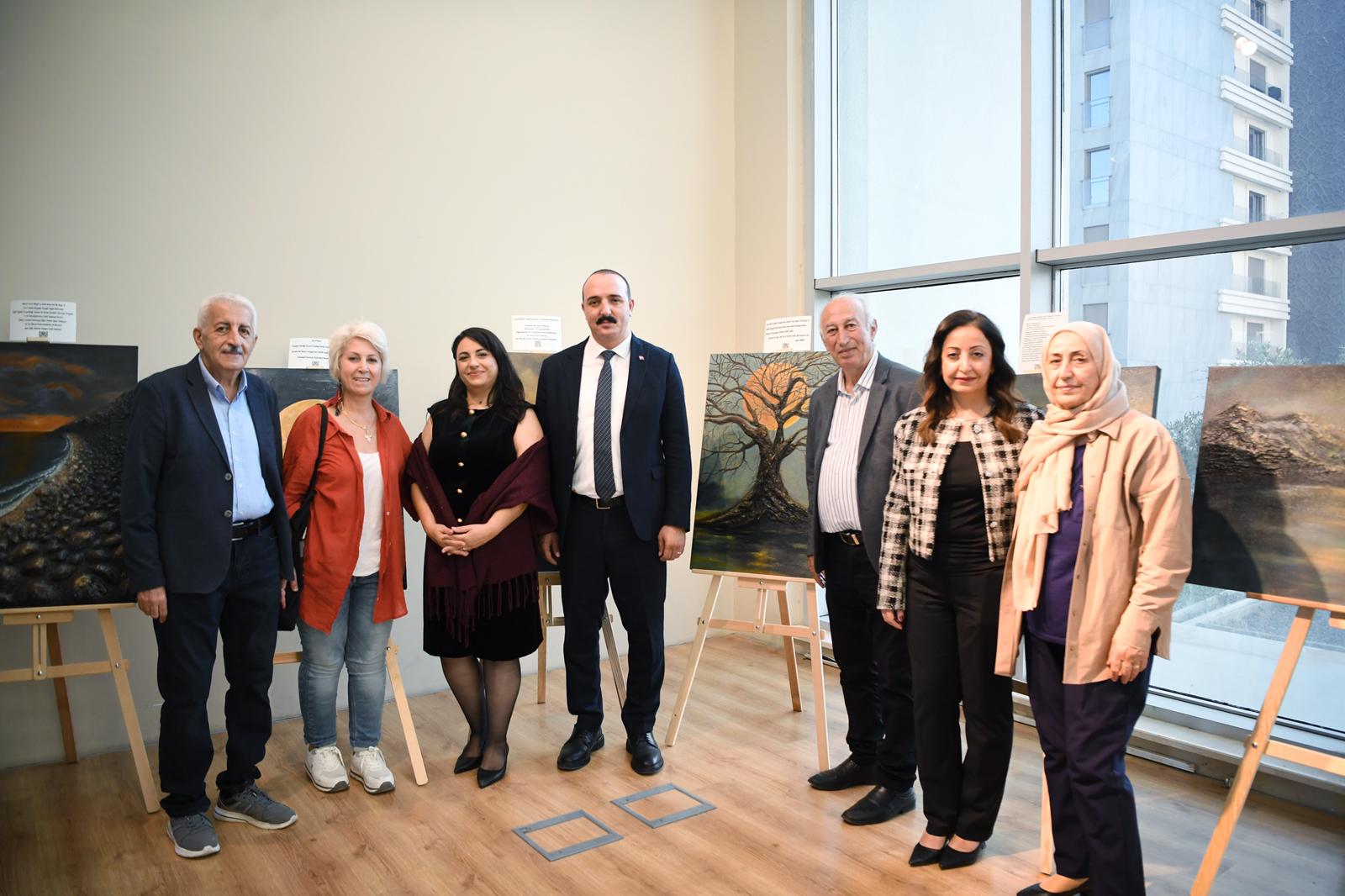 Konyaaltı Belediye Başkanı Cem Kotan,  belediye fuaye alanında ‘Sonbahar ve