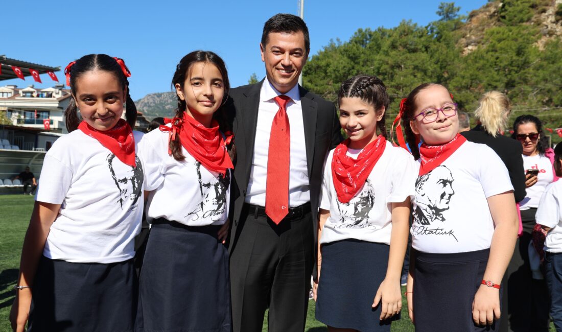 Marmaris Belediye Başkanı Acar Ünlü’den Çocuklara Ara Tatil Daveti: Tiyatro Şenliği Marmaris Belediye Başkanı Acar Ünlü, öğrencilere iyi tatil dileklerini ileterek