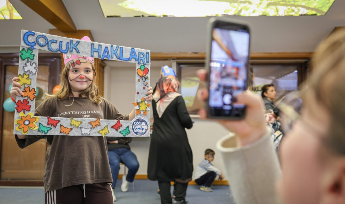 Ayşe Ünlüce, Çocuk Hakları Şenliği’nde Miniklerle Buluştu Eskişehir Büyükşehir Belediyesi, 20 Kasım Dünya Çocuk Hakları Günü
dolayısıyla bu