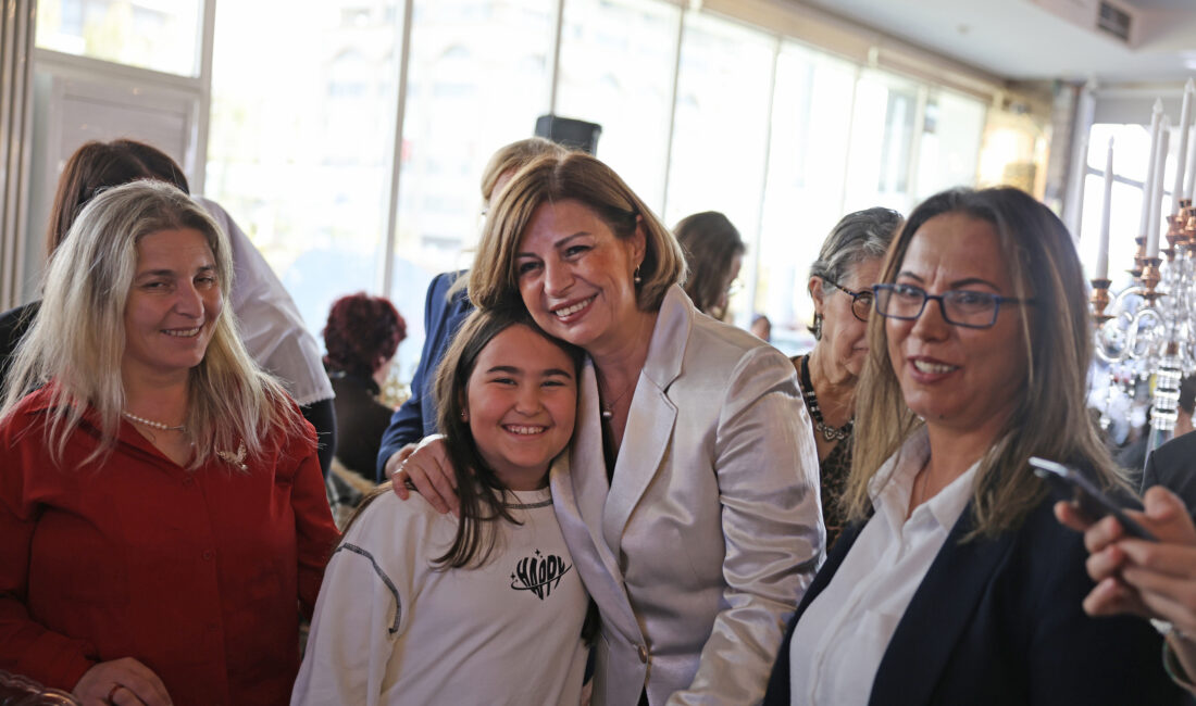 Ayşe Ünlüce, Cumhuriyet Buluşmasında ESMEK Mezunu Kadınlarla Bir Araya Geldi