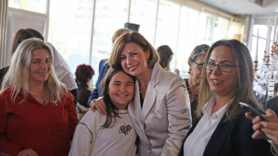 Ayşe Ünlüce, Cumhuriyet Buluşmasında ESMEK Mezunu Kadınlarla Bir Araya Geldi