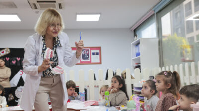 Buca Belediyesi, ilçedeki çocuklara ağız ve diş sağlığı eğitimleri vermeyi