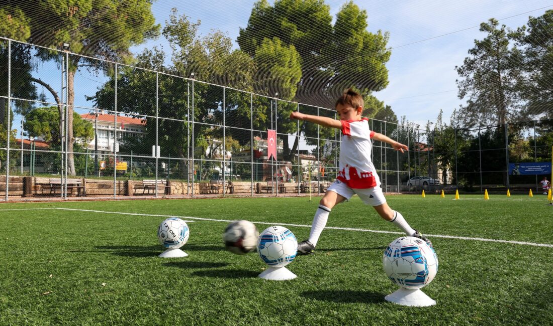 Antalya Futbol Akademisi’nde Eğitimler Sürüyor Antalya Futbol Akademisi’nde Eğitimler Sürüyor Antalya Büyükşehir Belediyesi Futbol Akademisi,