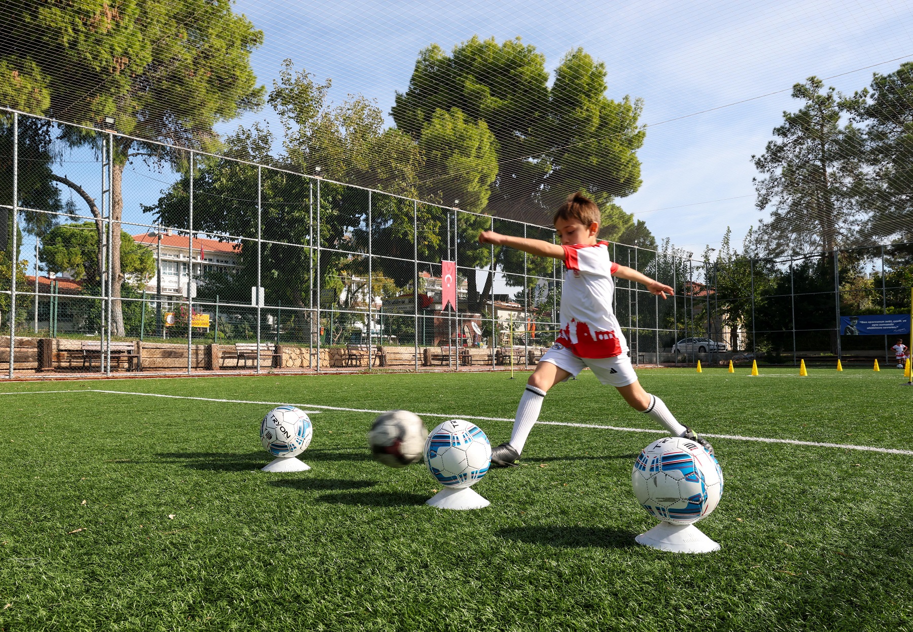 Antalya Futbol Akademisi’nde Eğitimler Sürüyor Antalya Büyükşehir Belediyesi Futbol Akademisi,